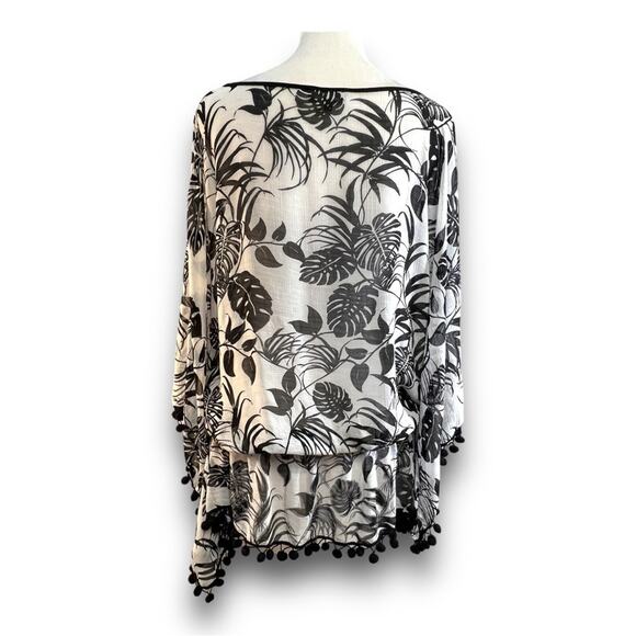 VINCE CAMUTO🎈SOLD black & white tropical flower Caftan with black ball fringe M - Picture 4 of 12